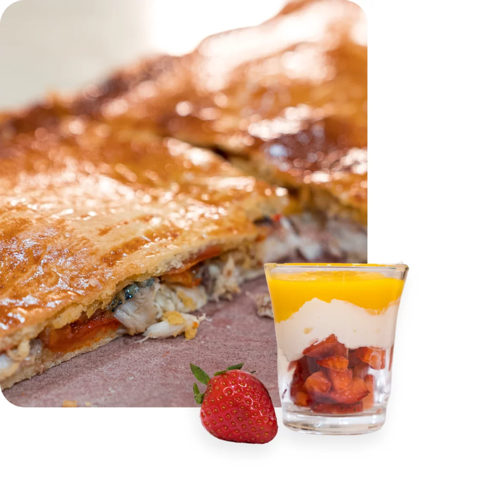 Imágen que combina una fotografía de una empanada con la fotografía de una copa mascarpone de fresa y mango.